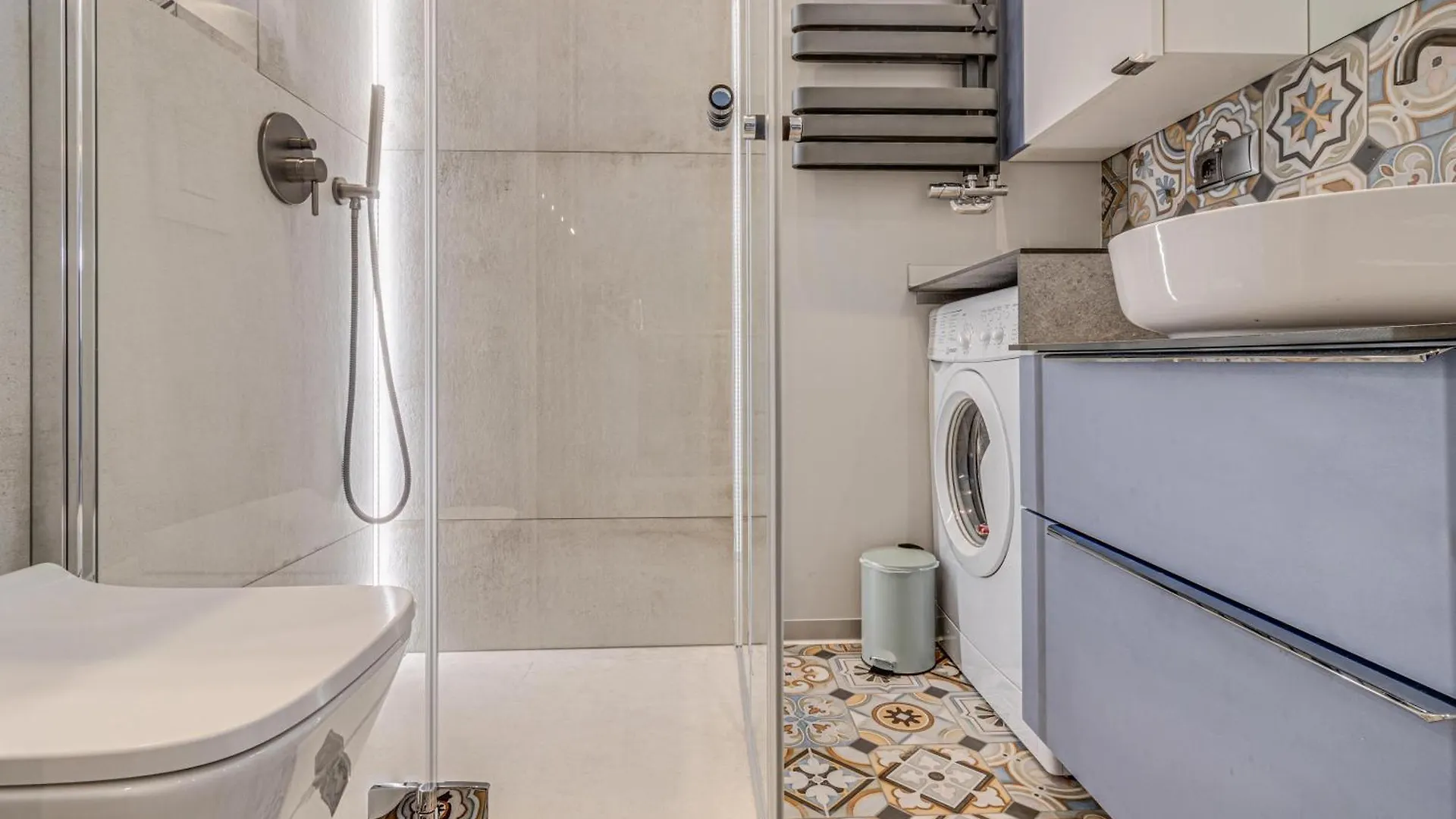 Rentplanet - Apartament Powstancow Slaskich 브로츠와프 0*,  폴란드
